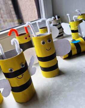 Čebelarji na obisku v podružnični šoli Kotlje  (7)